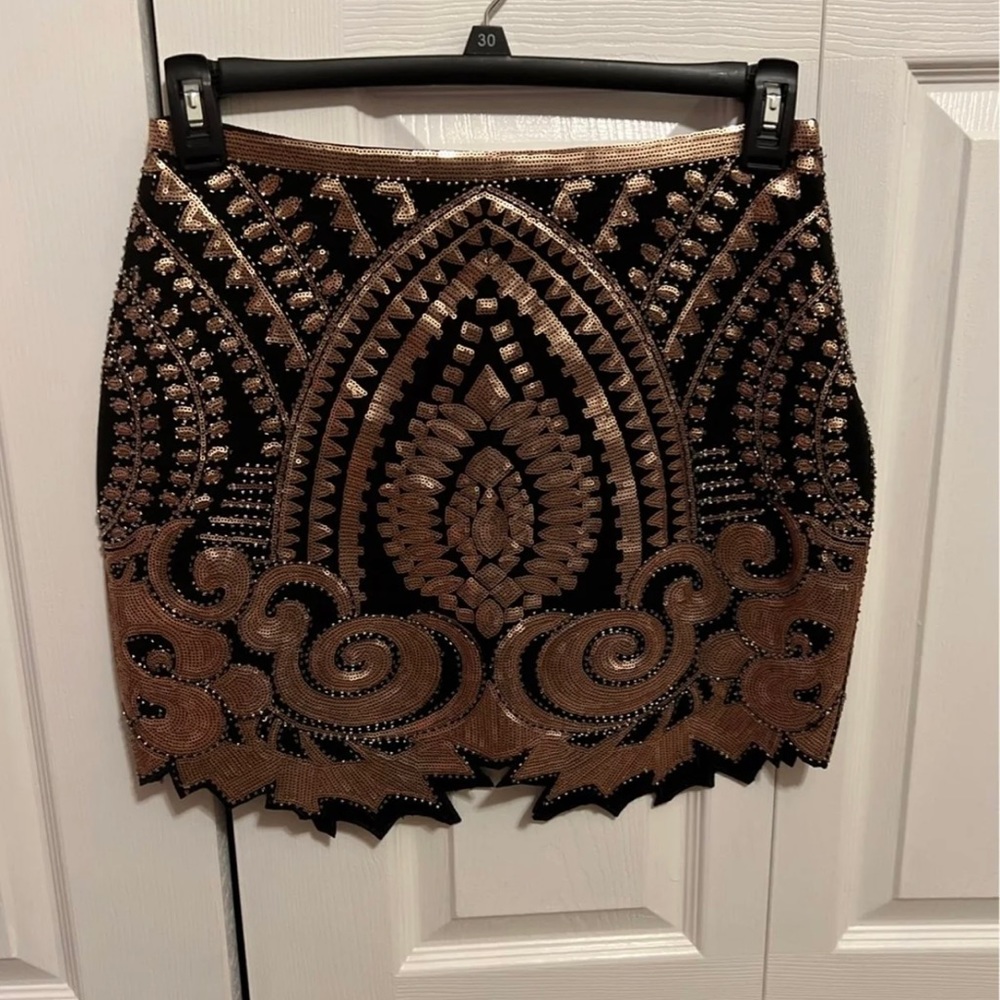 Black and gold skirt . Never worn . Size medium